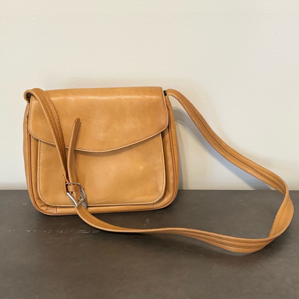 Tignanello brown leather purse No callouts could.Great bag